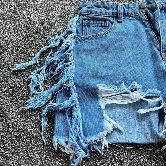 Distressed, high to low shorts - Picture 6 of 6